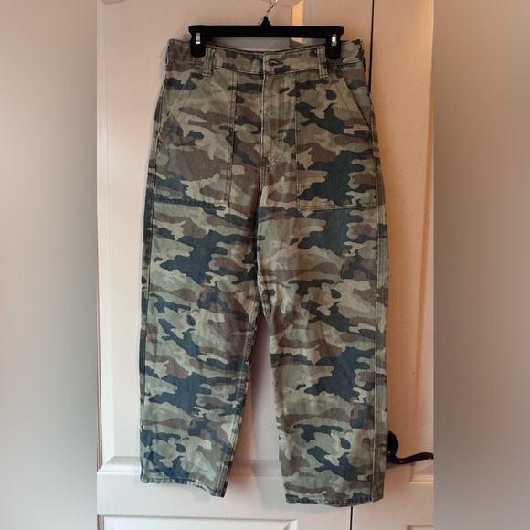 We The Free People Remy Camo Cropped Pants Women 28 Multi Straight Leg - Picture 2 of 14